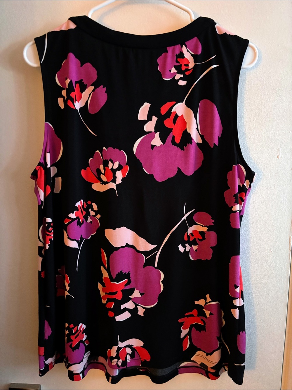 Ellen Tracy Black Sleeveless Tank with Pink & Red Floral Print - Picture 4 of 6